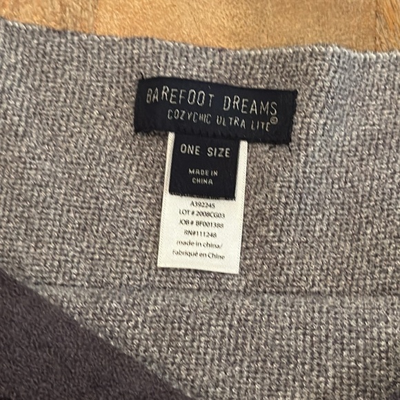 BAREFOOT DREAMS OCEAN BREEZE STRIPED PONCHO One Size soft cozy warm comfy - Picture 2 of 4